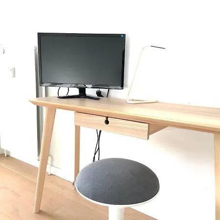 Large 3 Bedrooms Flat In Center With Parking 아파트 *