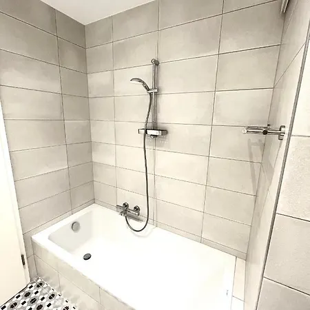 아파트 Large 3 Bedrooms Flat In Center With Parking *